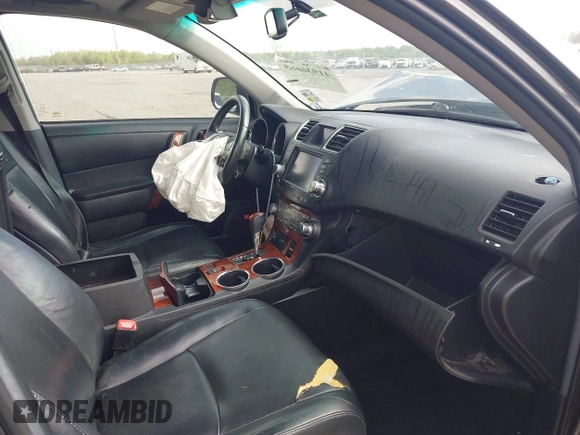2011 Toyota Highlander Limited with VIN 5TDYK3EH8BS043420, listed as a IAAI auction lot 41936665 with 205,590 mi miles and . Bid and sale history available at DreamBid. Image 5.