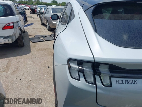 2023 Ford Mustang Mach-E Select z VIN 3FMTK1R40PMA76405, wystawiony jako IAAI lot #42167231 z przebiegiem 16 927 mil mil oraz . Historia ofert i sprzedaży dostępna na DreamBid. Obrazek 3.