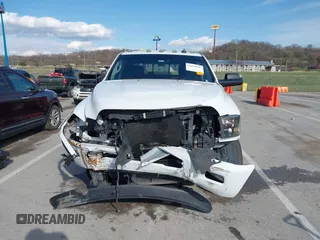 2018 Ram 2500 Big Horn z VIN 3C6UR5ML1JG177542, wystawiony jako IAAI lot #41850767 z przebiegiem 81 253 mil mil oraz . Historia ofert i sprzedaży dostępna na DreamBid. Obrazek 13.