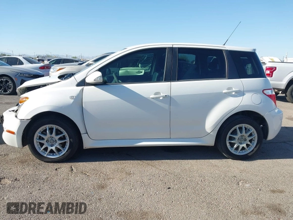 2006 Scion xA z VIN JTKKT624365020332, wystawiony jako IAAI lot #42335748 z przebiegiem 103 621 mil mil oraz . Historia ofert i sprzedaży dostępna na DreamBid. Obrazek 14.