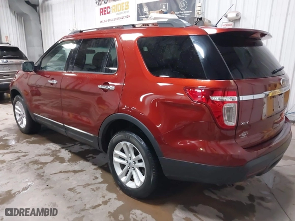 2014 Ford Explorer XLT with VIN 1FM5K8D89EGA17579, listed as a IAAI auction lot 40903918 with 127,780 mi miles. Bid and sale history available at carsss.com. Image 3.