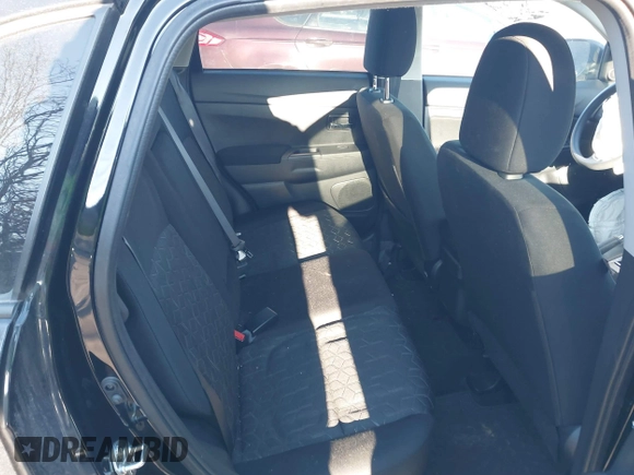 2023 Mitsubishi Outlander ES z VIN JA4ARUAU1PU011685, wystawiony jako IAAI lot #41575031 z przebiegiem 57 068 mil mil oraz . Historia ofert i sprzedaży dostępna na DreamBid. Obrazek 8.