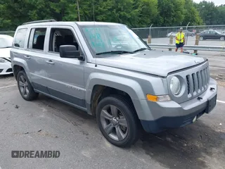 2015 Jeep Patriot Latitude с VIN 1C4NJRFBXFD417885, выставлен на аукционе IAAI как лот 42758393 с пробегом 194 987 миль миль и . История ставок и продаж доступна на DreamBid. Изображение 1.