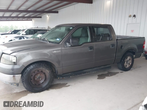 2004 Ford F-150 XLT z VIN 1FTRW12W74KD10296, wystawiony jako IAAI lot #42083746 z przebiegiem 170 500 mil mil oraz . Historia ofert i sprzedaży dostępna na DreamBid. Obrazek 2.