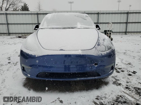 2024 Tesla Model Y Long Range with VIN 7SAYGAEE0RF184074, listed as a Copart auction lot 44333645 with 11,403 mi miles and Salvage Title. Bid and sale history available at DreamBid. Image 5.