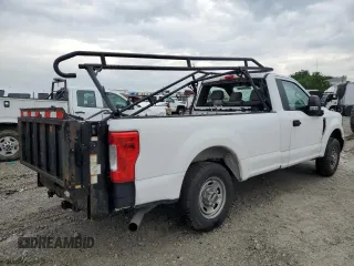 2018 Ford F-250 XL z VIN 1FTBF2A62JEC19911, wystawiony jako Copart lot #58555025 z przebiegiem 228 433 mil mil oraz Szkoda całkowita • Salvage title. Historia ofert i sprzedaży dostępna na DreamBid. Obrazek 3.