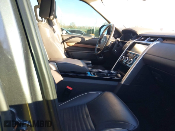 2018 Land Rover Discovery HSE Luxury with VIN SALRT2RV3JA053899, listed as a IAAI auction lot 41051056 with 95,373 mi miles. Bid and sale history available at carsss.com. Image 5.
