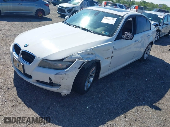 2011 BMW 3 Series 328i z VIN WBAPH5C55BF093784, wystawiony jako IAAI lot #42215106 z przebiegiem 119 577 mil mil oraz . Historia ofert i sprzedaży dostępna na DreamBid. Obrazek 6.