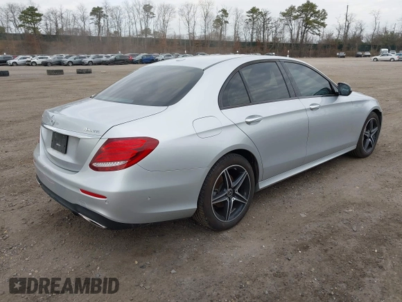 2018 Mercedes-Benz E with VIN WDDZF4KBXJA437064, listed as a IAAI auction lot 41902236 with 47,657 mi miles. Bid and sale history available at carsss.com. Image 4.