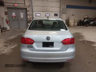 2012 Volkswagen Jetta SE с VIN 3VWDX7AJ9CM018864, выставлен на аукционе IAAI как лот 42044947 с пробегом 142 549 миль миль и . История ставок и продаж доступна на DreamBid. Изображение 16.