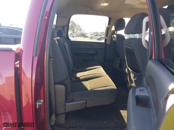 2007 Chevrolet Silverado 1500 LT w/1LT with VIN 2GCEC13C371628738, listed as a IAAI auction lot 41324477 with 204,147 mi miles. Bid and sale history available at carsss.com. Image 8.