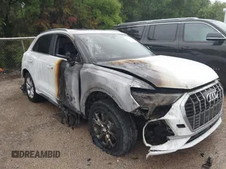 2024 Audi Q3 S line Premium z VIN WA1DECF38R1052726, wystawiony jako IAAI lot #42121069 z przebiegiem Nie podano mil oraz . Historia ofert i sprzedaży dostępna na DreamBid. Obrazek 1.