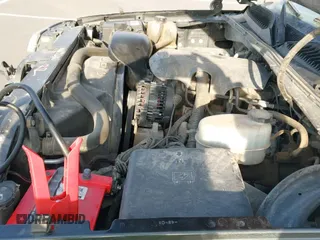 2004 Chevrolet Silverado 2500 LS z VIN 1GCGK29U24Z188550, wystawiony jako IAAI lot #41955099 z przebiegiem 217 912 mil mil oraz . Historia ofert i sprzedaży dostępna na DreamBid. Obrazek 22.