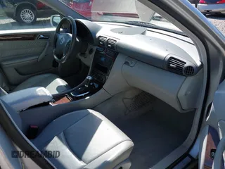 2001 Mercedes-Benz C 230/260/280/320 z VIN WDBRF61J51F013288, wystawiony jako IAAI lot #42322128 z przebiegiem Nie podano mil oraz . Historia ofert i sprzedaży dostępna na DreamBid. Obrazek 5.
