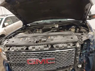 2015 GMC Sierra 2500HD Denali z VIN 1GT120E86FF655301, wystawiony jako IAAI lot #41965001 z przebiegiem 74 136 mil mil oraz . Historia ofert i sprzedaży dostępna na DreamBid. Obrazek 10.