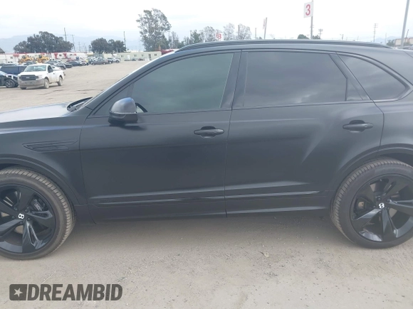 2021 Bentley Bentayga V8 z VIN SJAAM2ZV5MC038171, wystawiony jako IAAI lot #42057762 z przebiegiem 25 973 mil mil oraz . Historia ofert i sprzedaży dostępna na DreamBid. Obrazek 14.