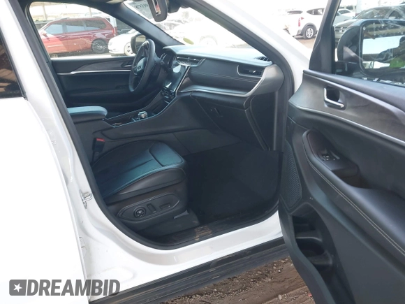 2024 Jeep Grand Cherokee Limited with VIN 1C4RJHBG0RC185384, listed as a IAAI auction lot 41985578 with 8,749 mi miles and . Bid and sale history available at DreamBid. Image 5.