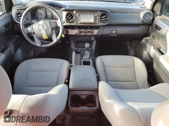 2017 Toyota Tacoma SR z VIN 5TFAX5GN8HX087468, wystawiony jako Copart lot #49354265 z przebiegiem 156 991 mil mil oraz Szkoda całkowita • Salvage title. Historia ofert i sprzedaży dostępna na DreamBid. Obrazek 8.