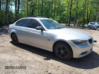 2008 BMW 3 Series 328xi z VIN WBAVC935X8K044268, wystawiony jako IAAI lot #42116630 z przebiegiem 137 739 mil mil oraz . Historia ofert i sprzedaży dostępna na DreamBid. Obrazek 1.