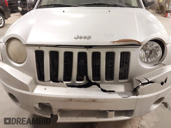 2007 Jeep Compass Sport with VIN 1J8FF47W57D598222, listed as a IAAI auction lot 41379480 with 181,919 mi miles. Bid and sale history available at carsss.com. Image 6.