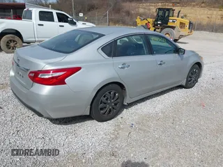 2017 Nissan Altima S z VIN 1N4AL3AP3HN320457, wystawiony jako IAAI lot #41666018 z przebiegiem 158 643 mil mil oraz . Historia ofert i sprzedaży dostępna na DreamBid. Obrazek 4.