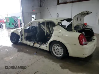 2005 Chrysler 300 300 z VIN 2C3AA43R35H584162, wystawiony jako Copart lot #57164895 z przebiegiem Nie podano mil oraz Szkoda całkowita • Salvage title. Historia ofert i sprzedaży dostępna na DreamBid. Obrazek 2.