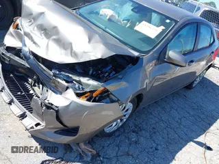 2018 Toyota Corolla L z VIN 5YFBURHE2JP779796, wystawiony jako IAAI lot #41796329 z przebiegiem 44 012 mil mil oraz . Historia ofert i sprzedaży dostępna na DreamBid. Obrazek 2.