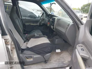 2002 Ford Explorer Sport Trac Value z VIN 1FMZU67E02UB39679, wystawiony jako IAAI lot #42067042 z przebiegiem 237 171 mil mil oraz . Historia ofert i sprzedaży dostępna na DreamBid. Obrazek 5.