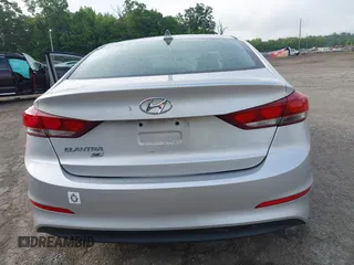 2017 Hyundai Elantra SE z VIN 5NPD74LF5HH171006, wystawiony jako IAAI lot #42268343 z przebiegiem 83 303 mil mil oraz . Historia ofert i sprzedaży dostępna na DreamBid. Obrazek 16.