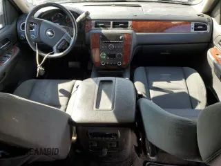 2009 Chevrolet Avalanche LT w/2LT with VIN 3GNFK22029G216140, listed as a Copart auction lot 41242014 with 253,246 mi miles and Salvage Title. Bid and sale history available at carsss.com. Image 8.