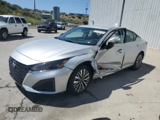 2024 Nissan Altima SV z VIN 1N4BL4DV7RN345903, wystawiony jako Copart lot #58055955 z przebiegiem Nie podano mil oraz Czysty tytuł • Clean title. Historia ofert i sprzedaży dostępna na DreamBid. Obrazek 1.