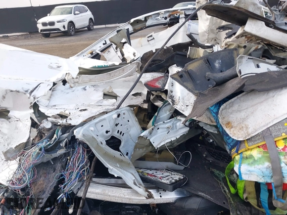 2022 Lexus ES 350 z VIN 58ADZ1B14NU131942, wystawiony jako IAAI lot #38207582 z przebiegiem Nie podano mil oraz . Historia ofert i sprzedaży dostępna na DreamBid. Obrazek 5.