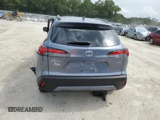 2022 Toyota Corolla Cross XLE z VIN 7MUDAAAG9NV036831, wystawiony jako Copart lot #60986125 z przebiegiem 6 642 mil mil oraz Szkoda całkowita • Salvage title. Historia ofert i sprzedaży dostępna na DreamBid. Obrazek 6.