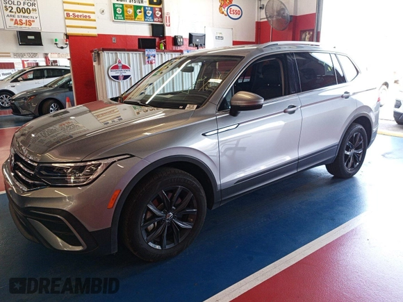 2024 Volkswagen Tiguan SE z VIN 3VV3B7AX7RM105271, wystawiony jako IAAI lot #42752403 z przebiegiem 27 050 mil mil oraz . Historia ofert i sprzedaży dostępna na DreamBid. Obrazek 28.