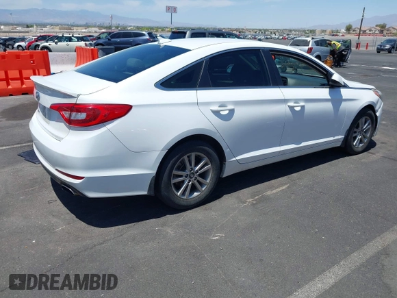 2016 Hyundai Sonata SE z VIN 5NPE24AF1GH412788, wystawiony jako IAAI lot #42391777 z przebiegiem 129 363 mil mil oraz . Historia ofert i sprzedaży dostępna na DreamBid. Obrazek 4.