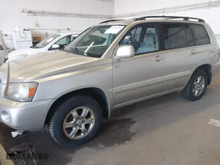 2006 Toyota Highlander w/3rd Row with VIN JTEEP21A760172521, listed as a IAAI auction lot 41951370 with 313,681 mi miles. Bid and sale history available at carsss.com. Image 2.
