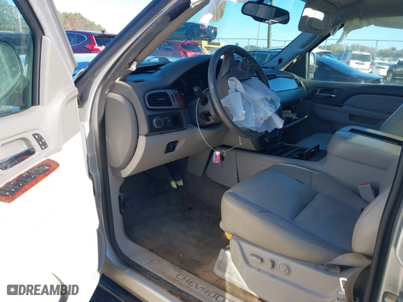 2011 Chevrolet Avalanche LTZ with VIN 3GNMCGE01BG331489, listed as a IAAI auction lot 40914760 with 1 mi miles. Bid and sale history available at carsss.com. Image 5.