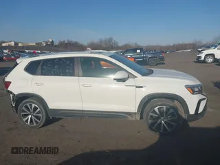2023 Volkswagen Taos SE z VIN 3VVNX7B29PM345710, wystawiony jako IAAI lot #41805268 z przebiegiem 27 783 mil mil oraz . Historia ofert i sprzedaży dostępna na DreamBid. Obrazek 13.