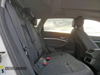 2021 Audi e-tron Premium z VIN WA1AAAGE7MB023949, wystawiony jako Copart lot #50706165 z przebiegiem 53 839 mil mil oraz Szkody całkowita. Historia ofert i sprzedaży dostępna na DreamBid. Obrazek 10.