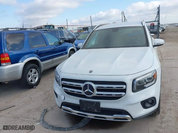 2020 Mercedes-Benz GLB with VIN W1N4M4GB8LW033312, listed as a IAAI auction lot 41488575 with 108,682 mi miles. Bid and sale history available at carsss.com. Image 6.