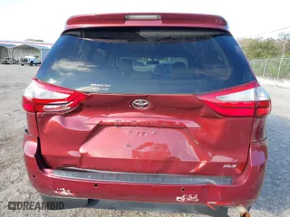 2016 Toyota Sienna XLE with VIN 5TDYK3DC8GS701072, listed as a IAAI auction lot 41154795 with 52,600 mi miles. Bid and sale history available at carsss.com. Image 6.
