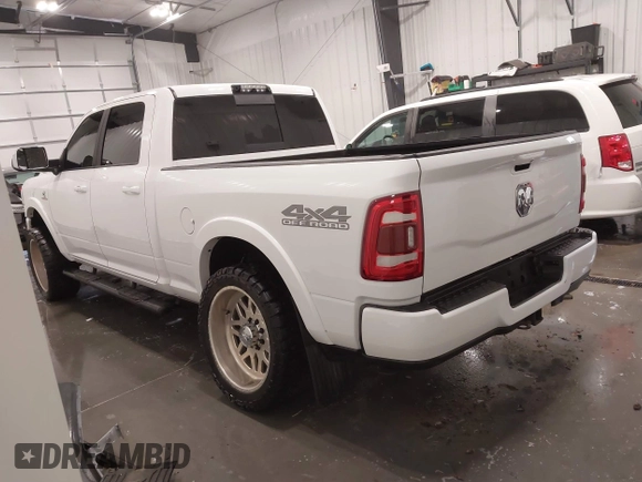2019 Ram 2500 Laramie z VIN 3C6UR5FL7KG657180, wystawiony jako IAAI lot #41714476 z przebiegiem 97 334 mil mil oraz . Historia ofert i sprzedaży dostępna na DreamBid. Obrazek 3.