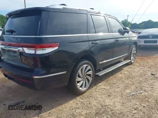 2023 Lincoln Navigator Reserve z VIN 5LMJJ2LGXPEL17392, wystawiony jako IAAI lot #42270603 z przebiegiem Nie podano mil oraz . Historia ofert i sprzedaży dostępna na DreamBid. Obrazek 4.