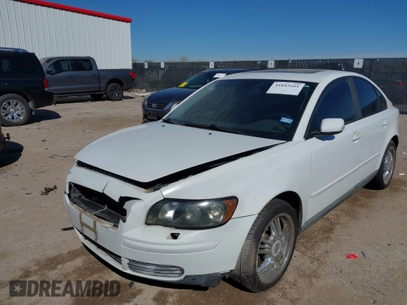 2006 Volvo S40 2.4L with VIN YV1MS390662215602, listed as a IAAI auction lot 41843161 with 184,397 mi miles. Bid and sale history available at carsss.com. Image 2.