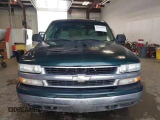 2002 Chevrolet Suburban LS with VIN 1GNFK16Z72J263641, listed as a IAAI auction lot 41549592 with 1 mi miles. Bid and sale history available at carsss.com. Image 12.