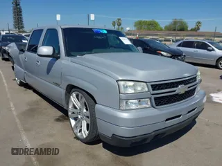 2005 Chevrolet Silverado 1500 LS with VIN 2GCEC13TX51171276, listed as a IAAI auction lot 41861847 with 163,237 mi miles. Bid and sale history available at carsss.com. Image 1.