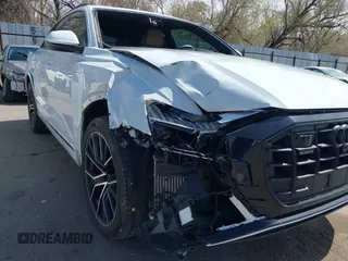 2021 Audi Q8 Prestige z VIN WA1FVAF18MD025027, wystawiony jako IAAI lot #41967700 z przebiegiem 32 992 mil mil oraz . Historia ofert i sprzedaży dostępna na DreamBid. Obrazek 6.