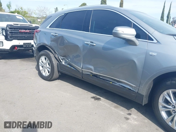 2023 Cadillac XT5 FWD Luxury z VIN 1GYKNAR49PZ137556, wystawiony jako IAAI lot #41934199 z przebiegiem 13 298 mil mil oraz . Historia ofert i sprzedaży dostępna na DreamBid. Obrazek 17.