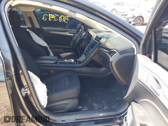 2020 Ford Fusion SE with VIN 3FA6P0HD6LR101129, listed as a IAAI auction lot 39737792 with 18,315 mi miles and . Bid and sale history available at DreamBid. Image 5.