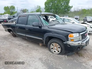 2005 GMC Sierra 1500 SLT z VIN 2GTEK13T051357377, wystawiony jako IAAI lot #42338500 z przebiegiem Nie podano mil oraz . Historia ofert i sprzedaży dostępna na DreamBid. Obrazek 1.